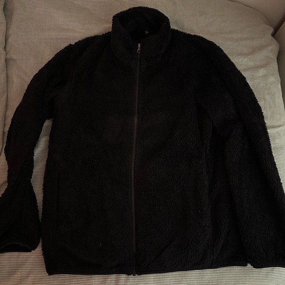 UNIQLO FLEECE JACKET IN BLACK - Picture 3 of 4